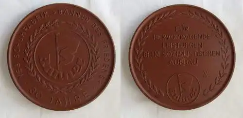 DDR Porzellan Medaille 30 Jahre VEB Schuhfabrik Banner des Friedens (149859)
