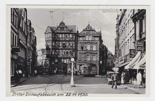 65037 Ak Giessen Marktplatz mit Kriegerdenkmal mit Strassenbahn 1930