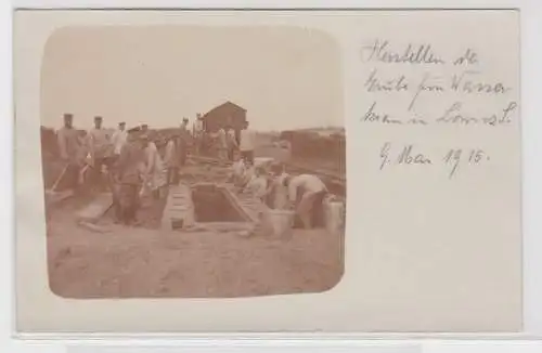 27441 Foto Ak Soldaten bauen Grube in Łowicz im 1.Weltkrieg