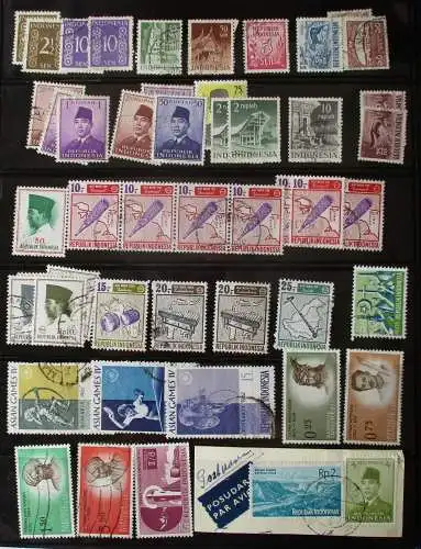 Kleine Briefmarkensammlung mit 68 alten Briefmarken Indonesien (140543)