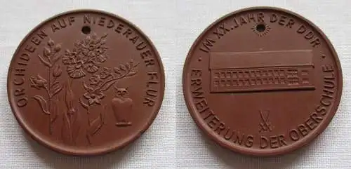 DDR Porzellan Medaille im XX. Jahr der DDR Erweiterung Oberschule (149370)
