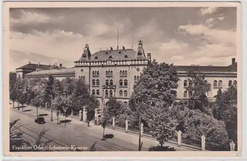 68769 Ak Frankfurt Oder - Blick auf die Infanterie-Kaserne 1937