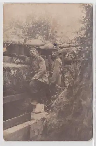 55862 Foto Ak deutscher Soldat Landser im Schützengraben 1.Weltkrieg 1915