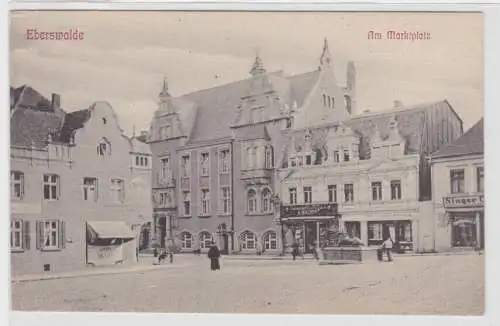89182 Ak Eberswalde am Marktplatz mit Geschäften um 1910