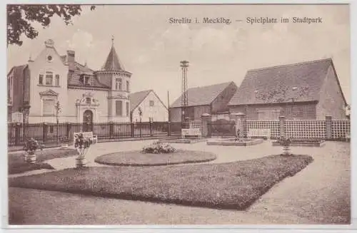 96841 Ak Strehlitz in Mecklenburg Spielplatz im Stadtpark um 1920