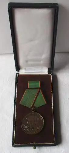 Medaille für treue Dienste in der Kasernierten Volkspolizei KVP 012835 (157160)