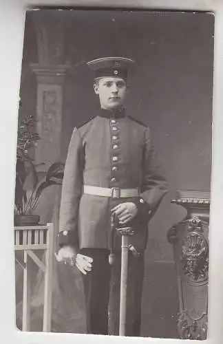 66583 Foto Soldat Preussen mit Uniform und Degen um 1915