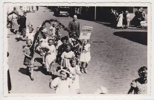 80259 Foto AK Meuselwitz - Aschenbrödels Hochzeit! Blumenkinder mit Ehepaar 1940