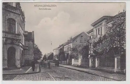69069 Ak Neuhaldensleben Bahnhofstrasse 1906
