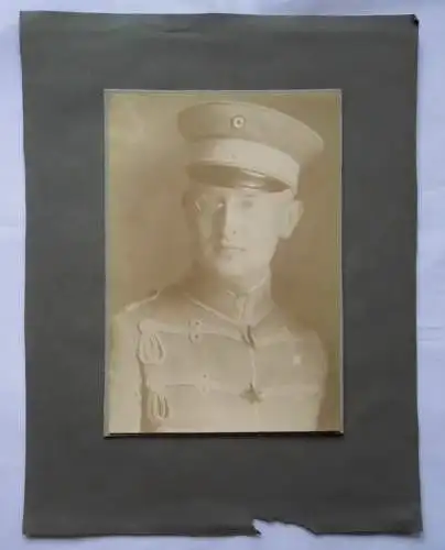 105735 Kabinettfoto Husar in Uniform mit Mütze 1.Weltkrieg