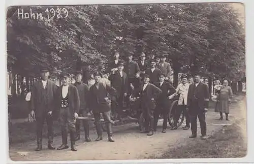 99250 Foto AK Arbeiter ziehen Fuhrwerk in der Gemeinde Hohn 1929