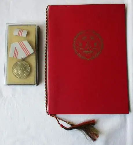 Medaille für Waffenbrüderschaft in Gold + Urkunde Mielke 1984 (113819)