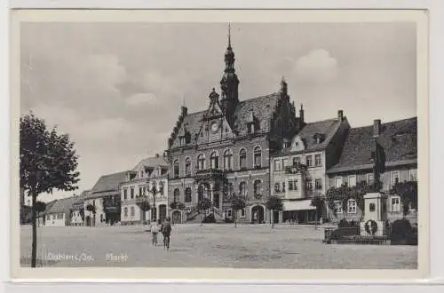 58903 Ak Dahlen in Sachsen - Markt mit Rathaus, Geschäften und Brunnen 1936
