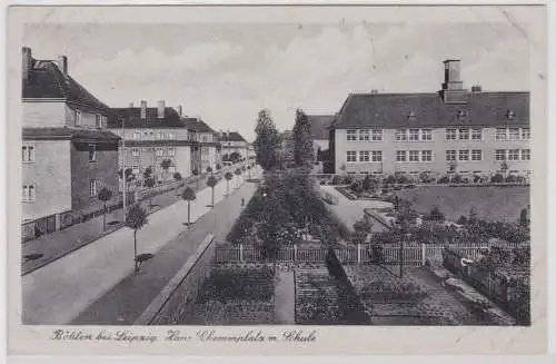 95297 AK Böhlen bei Leipzig - Hans Schemmplatz mit Schule, Straßenansicht