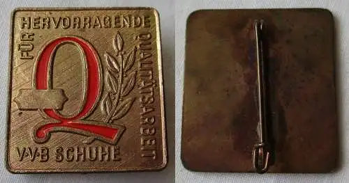 DDR Abzeichen Für hervorragende Qualitätsarbeit - VVB Schuhe in Bronze (149828)