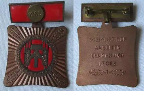 DDR Abzeichen Kollektiv der sozialistischen Arbeit 1965 aufgelegt 79 b (112690)