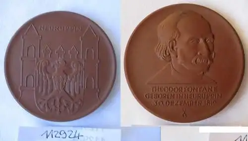 Seltene DDR Porzellan Medaille Theodor Fontane Neuruppin (112924)
