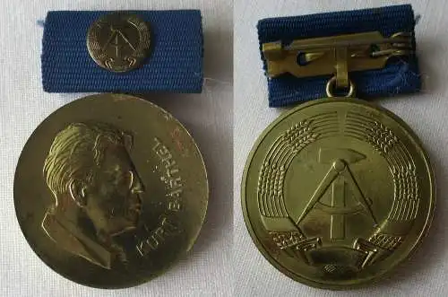 seltene DDR Medaille Kurt Barthel im Etui Bartel 295 b (141111)