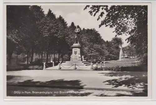 67536 Ak Stolp in Pommern Bismarckplatz mit Bismarckdenkmal um 1940