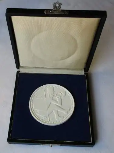 DDR Meissner Porzellan Medaille Brandenburg Bezirksstadt Cottbus (129329)