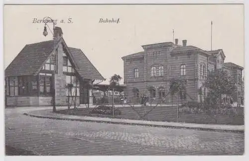91376 Ak Bernburg an der Saale Bahnhof um 1920