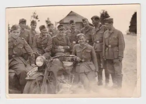 97540 Foto deutsche Soldaten mit Motorrad im 2. Weltkrieg