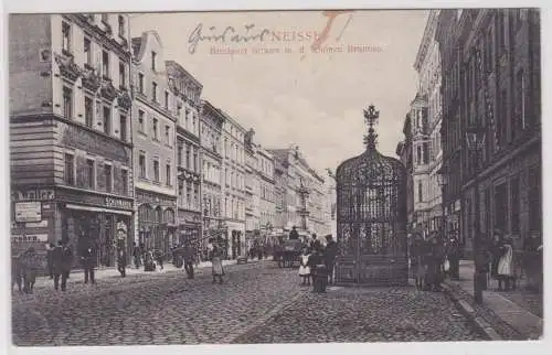 901887 Ak Neisse Nysa - Breslauer Straße m. d. schönen Brunnen um 1920