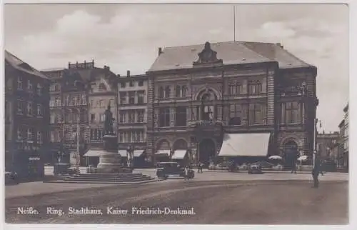 901886 Ak Neisse Nysa - Ring, Stadthaus, Kaiser Friedrich-Denkmal um 1930
