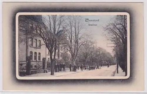 900740 AK Wunstorf - Seminar, Straßenansicht mit zahlreichen Menschen 1912