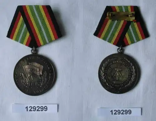 DDR Medaille für treue Dienste in der NVA Silber 900er Ag Bartel 150 d (129299)