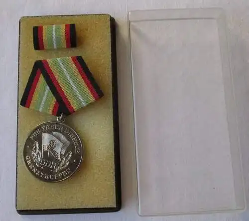 DDR Medaille treue Dienste in der Grenztruppen in Silber 285 d (101660)