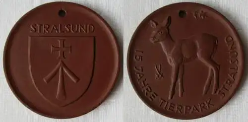 DDR Medaille Meissner Porzellan 15 Jahre Tierpark Stralsund Reh (144917)