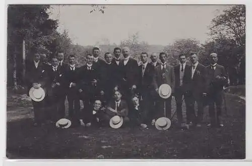93572 Foto AK Eisleben - Gruppenfoto einer Gesellschaft 1915