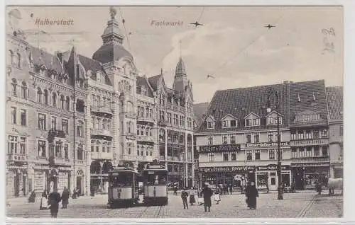 13285 Ak Halberstadt - Fischmarkt mit Straßenbahnen und Geschäften 1916
