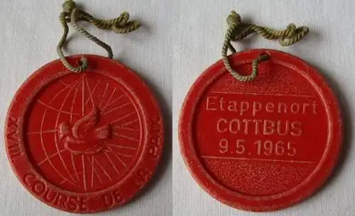 Kunststoff Medaille XVIII. Friedensfahrt Etappenort Cottbus 1965 (139405)