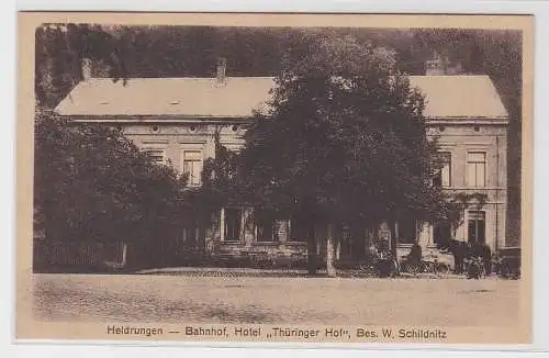 94275 Ak Heldrungen - Bahnhof, Hotel "Thüringer Hof" Bes. W. Schildnitz, um 1930