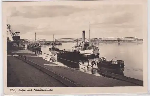 21006 AK Tilsit Sowetsk - Hafen und Eisenbahnbrücke, Beladekran und Schiffe 1942