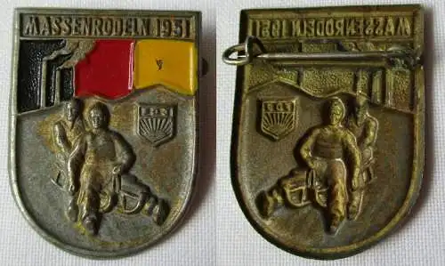DDR Abzeichen Massensportabzeichen für d. Wintersport Massenrodeln 1951 (142201)