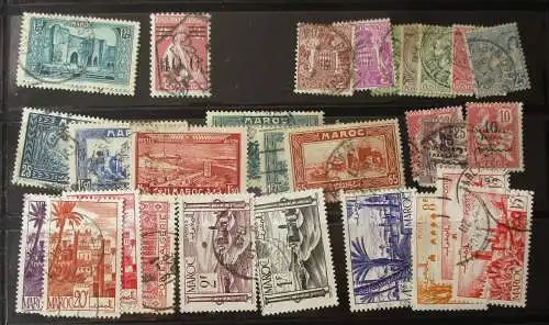 Kleine Briefmarkensammlung mit 28 alten Briefmarken Marokko Monaco (140855)