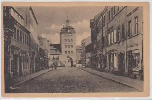 29649 Ak Borna - Blick aufs Reichstor, Straße mit Geschäften um 1910