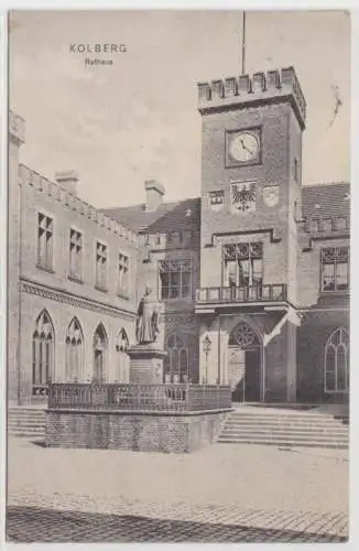 81390 Ak Kolberg - Blick aufs Rathaus 1907