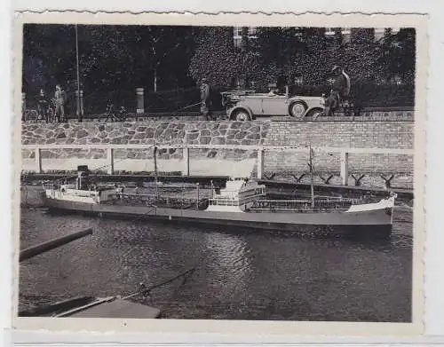 93455 Foto Modellbau Schiff Tankdampfer Franz Klasen mit Zuschauern am Ufer