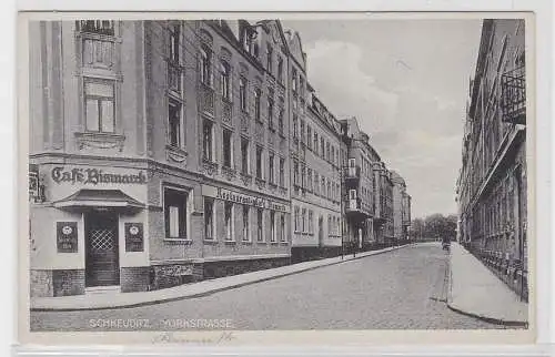 92288 Ak Schkeuditz Yorkstrasse mit Café Bismarck um 1940