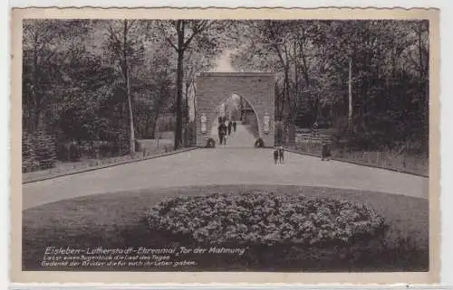 88261 Ak Eisleben Lutherstadt Ehrenmal "Tor der Mahnung" Hindenburg-Park 1943