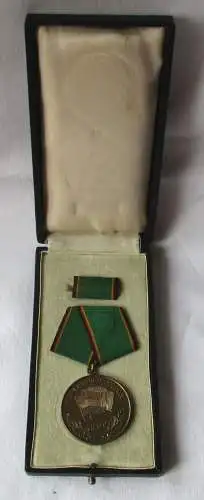 Medaille für treue Dienste in der Kasernierten Volkspolizei KVP im Etui (118763)