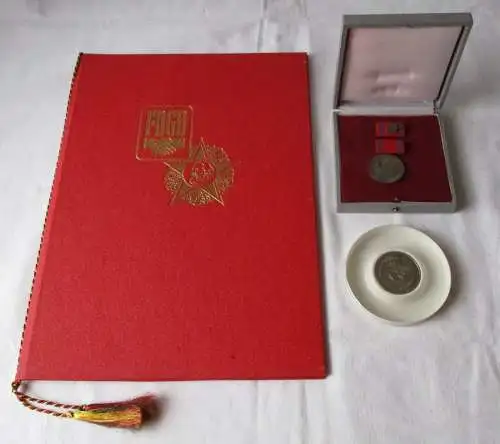 DDR Hermann-Duncker-Medaille FDGB 1974 + Urkunde + Medaille dt. Post (140908)