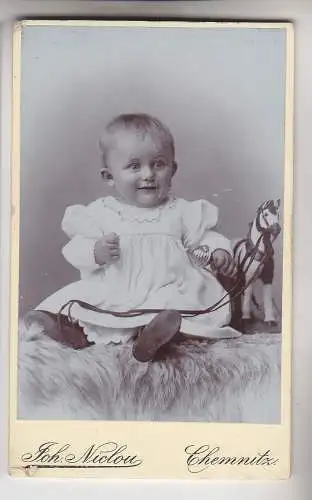 67176 altes Kabinettfoto Baby mit Spielzeugpferd Chemnitz um 1910