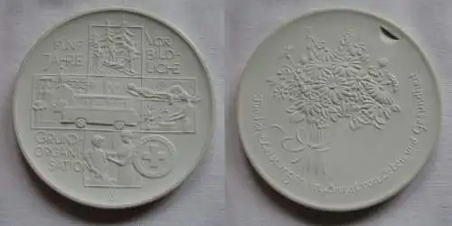 DDR Porzellan Medaille 5 Jahre DRK vorbildliche Grundorganisation (149776)