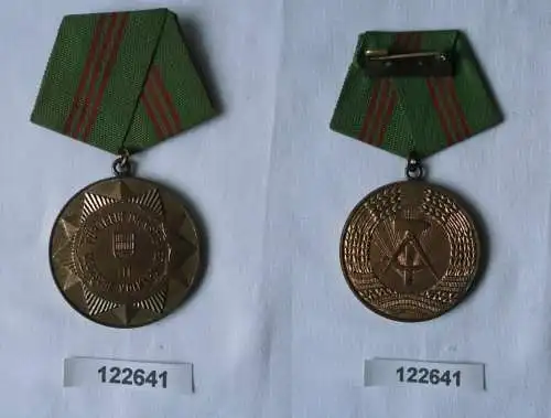 DDR Medaille treue Dienste in den bewaffneten Organen des MdI Stufe III (122641)