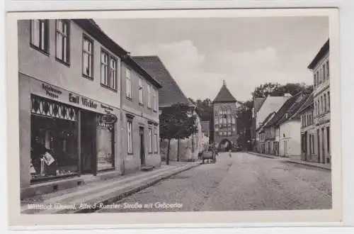 87029 Ak Wittstock (Dosse) Alfred Runzler Straße mit Gröpertor um 1952